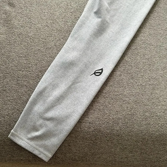 P’tula Gray Crop Workout Leggings Medium - Picture 3 of 7